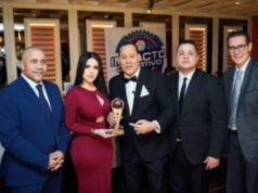 Franklin Mirabal recibe el galardón de Narrador Latino del Año