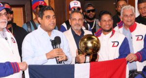 ¡Héroes del béisbol! El Escogido regresa triunfante y es aclamado como Campeones en el AILA tras ganar la Serie del Caribe