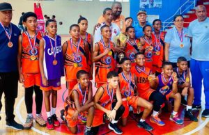 ALCALDE DÍO ASTACIO FELICITA AL CLUB CALERO, BICAMPEONES INVICTOS DEL MINI-BASKET 2025