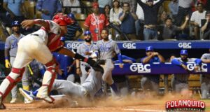 ¡Furia Azul! Licey somete al Escogido con ofensiva tórrida y extiende su dominio en el Clásico capitaleño