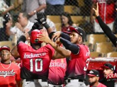 ¡OFENSIVA ESCARLATA! Racimo de 8 carreras en un inning catapulta al Escogido a la victoria sobre el Licey